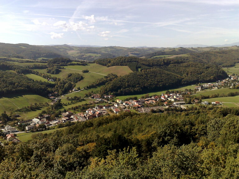 von Hoch­wol­kers­dorf nach Schwar­zen­bach